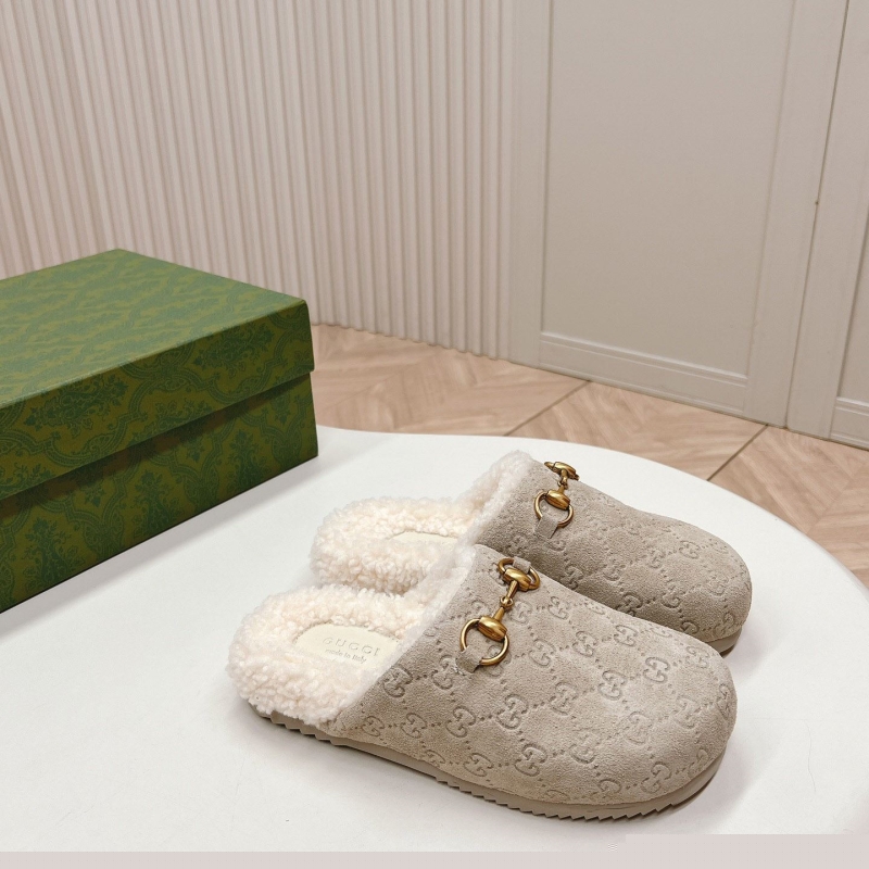 G*u*i slippers
